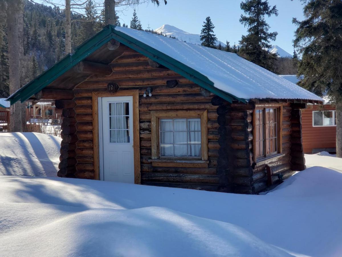 Gwin'S Lodge & Roadhouse Cooper Landing Exterior photo